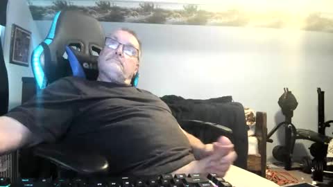 Snapshot of wowsers2022 chatting on 10.30.25 wowsers2022 online show from 10.30.25