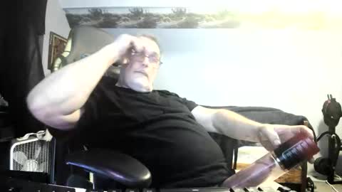 Snapshot of wowsers2022 chatting on 11.20.25 wowsers2022 online show from 11.20.25