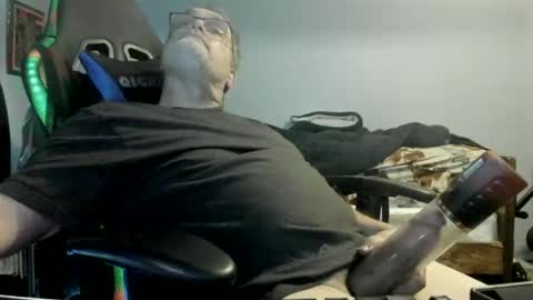 Snapshot of wowsers2022 chatting on 11.20.25 wowsers2022 online show from 11.20.25