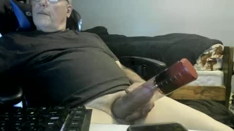 Snapshot of wowsers2022 chatting on 11.26.25 wowsers2022 online show from 11.26.25