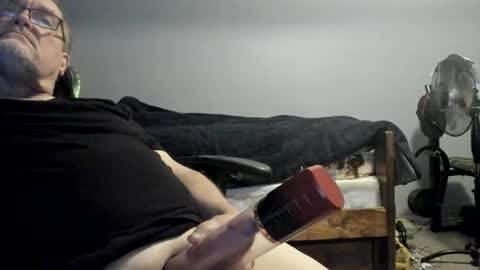 Snapshot of wowsers2022 chatting on 12.15.25 wowsers2022 online show from 12.15.25