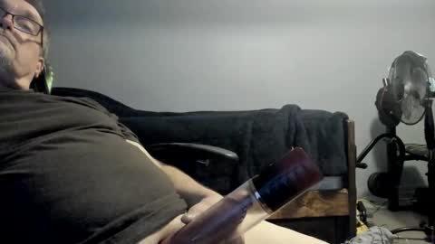 Snapshot of wowsers2022 chatting on 12.19.25 wowsers2022 online show from 12.19.25