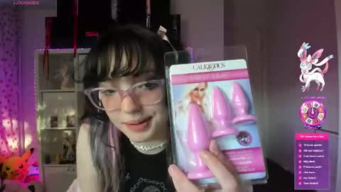 Snapshot of wrenvalentine chatting on 09.16.25 Wren Valentine online show from 09.16.25