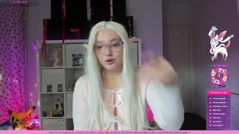 Snapshot of wrenvalentine chatting on 09.21.25 Wren Valentine online show from 09.21.25