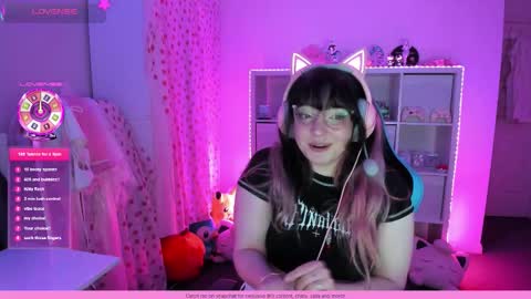 Snapshot of wrenvalentine chatting on 11.28.25 Wren Valentine online show from 11.28.25