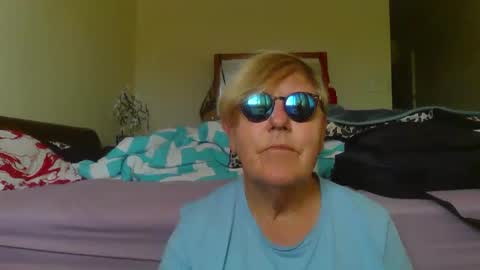 Snapshot of wwwwio chatting on 09.20.25 wwwwio online show from 09.20.25