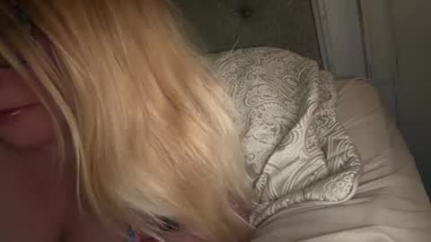 Snapshot of x_dreamgirl_x chatting on 11.14.25 Mariah online show from 11.14.25