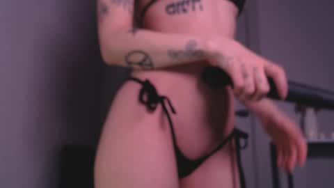 Snapshot of x_flora_x chatting on 01.05.25 Flora my fav patterns are 44 111 666 999 online show from 01.05.25