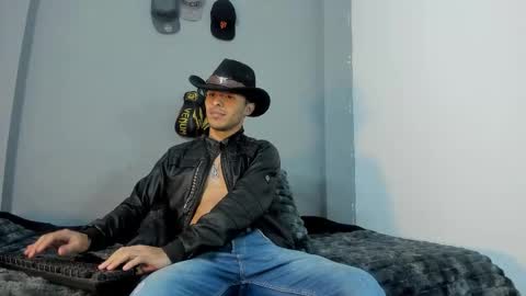 Snapshot of x_harold_x chatting on 12.23.25 Harold online show from 12.23.25