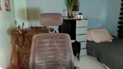 Snapshot of xangel_redx chatting on 12.02.25 ANGEL online show from 12.02.25