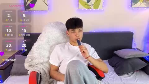 Snapshot of xannell chatting on 03.05.26 Elvin online show from 03.05.26