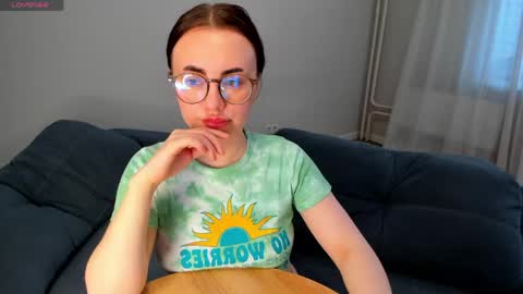 Snapshot of xapka_lapka chatting on 05.06.26 Alice online show from 05.06.26