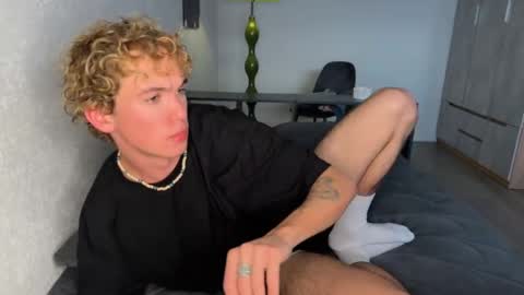 Snapshot of xavier_200 chatting on 05.19.26 Xavier PVT open online show from 05.19.26