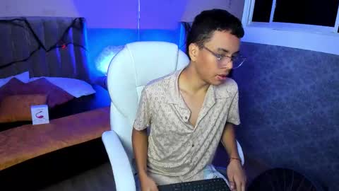 Snapshot of xavier_fox__ chatting on 10.28.25 xavier fox online show from 10.28.25