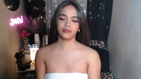 Snapshot of xclassylorainne chatting on 12.30.24 lorainne online show from 12.30.24