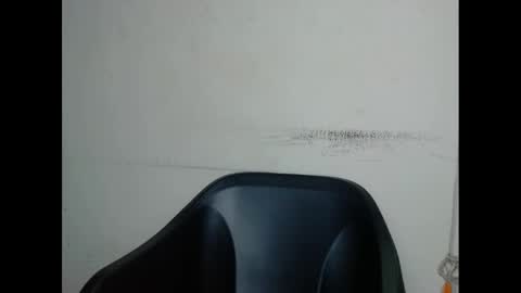 Snapshot of xcreamypussy chatting on 01.03.25 xcreamypussy online show from 01.03.25