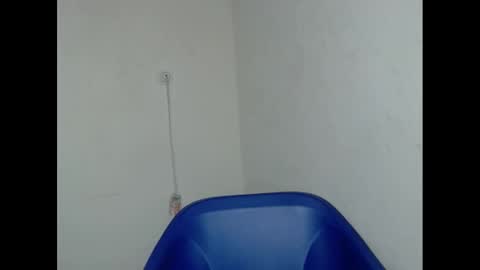 Snapshot of xcreamypussy chatting on 01.10.25 xcreamypussy online show from 01.10.25