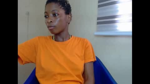 Snapshot of xcreamypussy chatting on 01.14.25 xcreamypussy online show from 01.14.25