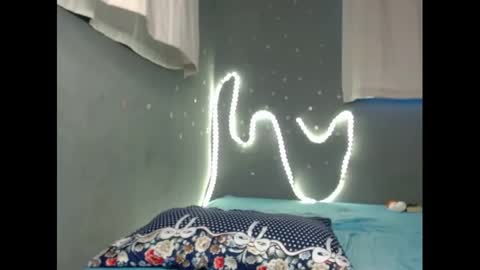 Snapshot of xcreamypussy chatting on 03.03.25 xcreamypussy online show from 03.03.25