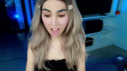 Hello ur lovely AMIRA  online show from 10.13.25