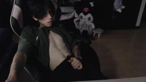 Snapshot of xice_boy chatting on 12.17.25 xIce Boy online show from 12.17.25