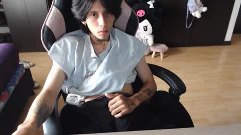 Snapshot of xice_boy chatting on 12.18.25 xIce Boy online show from 12.18.25