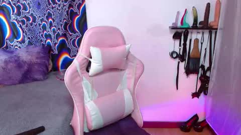 Snapshot of xizette_rotic chatting on 10.02.25 xizette online show from 10.02.25