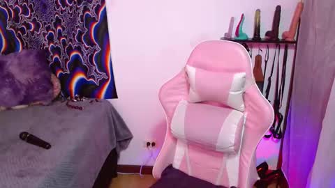 Snapshot of xizette_rotic chatting on 10.14.25 xizette online show from 10.14.25