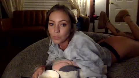 Snapshot of xlacyy chatting on 10.21.25 xLacyy online show from 10.21.25