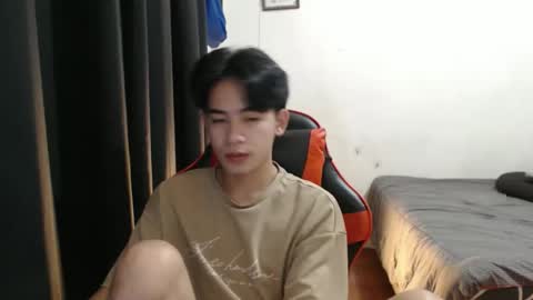 Snapshot of xluminous chatting on 09.13.25 MIKAEL online show from 09.13.25