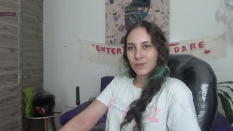 Snapshot of xlunna chatting on 12.17.24 lunna online show from 12.17.24