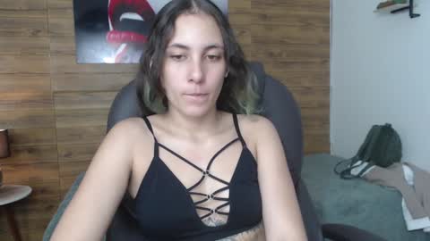 Snapshot of xlunna chatting on 01.07.25 lunna online show from 01.07.25