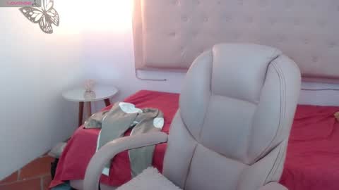 Snapshot of xlunna chatting on 01.10.25 lunna online show from 01.10.25