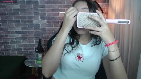 Snapshot of xlunna chatting on 01.14.25 lunna online show from 01.14.25