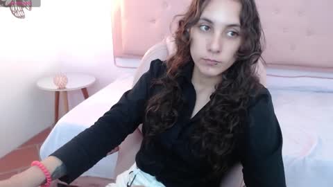 Snapshot of xlunna chatting on 01.22.25 lunna online show from 01.22.25