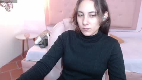 Snapshot of xlunna chatting on 01.24.25 lunna online show from 01.24.25