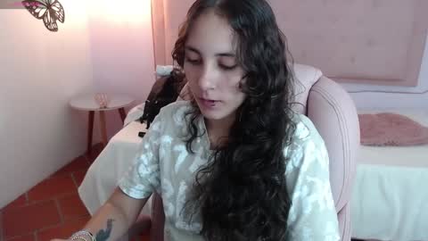 Snapshot of xlunna chatting on 02.06.25 lunna online show from 02.06.25