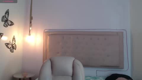 Snapshot of xlunna chatting on 02.09.25 lunna online show from 02.09.25