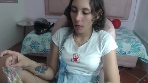 Snapshot of xlunna chatting on 02.14.25 lunna online show from 02.14.25