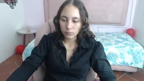 Snapshot of xlunna chatting on 02.15.25 lunna online show from 02.15.25