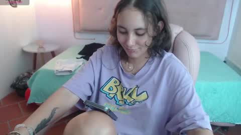Snapshot of xlunna chatting on 02.20.25 lunna online show from 02.20.25