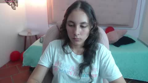 Snapshot of xlunna chatting on 02.21.25 lunna online show from 02.21.25