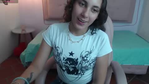 Snapshot of xlunna chatting on 02.26.25 lunna online show from 02.26.25