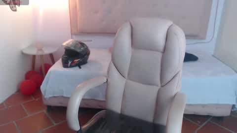 Snapshot of xlunna chatting on 02.28.25 lunna online show from 02.28.25