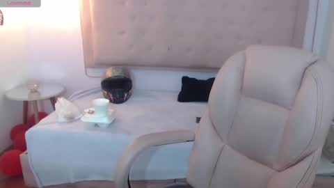 Snapshot of xlunna chatting on 03.01.25 lunna online show from 03.01.25