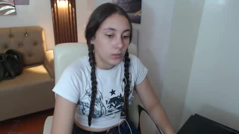 Snapshot of xlunna chatting on 09.09.25 lunna online show from 09.09.25