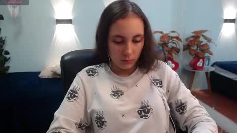Snapshot of xlunna chatting on 10.18.25 lunna online show from 10.18.25