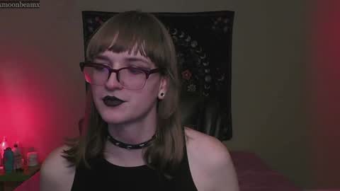 Snapshot of xmoonbeamx chatting on 12.18.24 Luna online show from 12.18.24