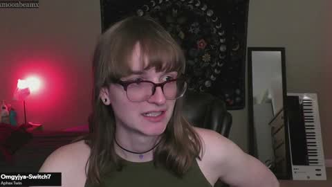 Snapshot of xmoonbeamx chatting on 01.12.25 Luna online show from 01.12.25