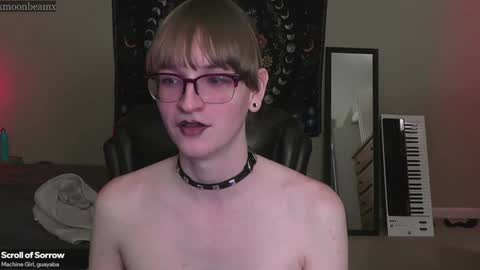 Snapshot of xmoonbeamx chatting on 01.18.25 Luna online show from 01.18.25